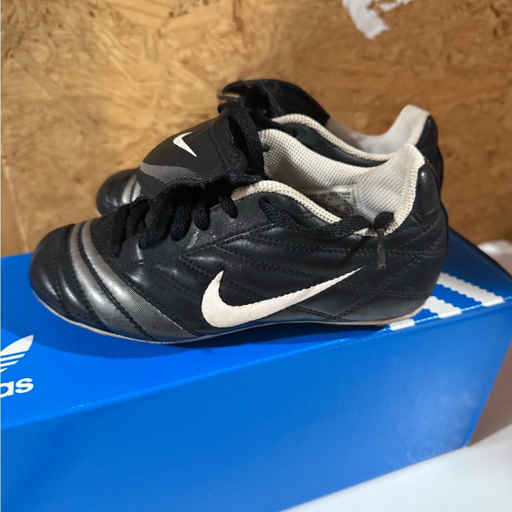 Nike Kids Cleats - Picture 2 of 6